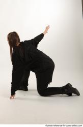 ANGELIA KNEELING POSE SITH